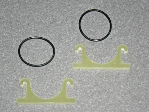 Pumpenhalterung in GFK f�r Pumpen mit 24 mm Durchmesser Version 2