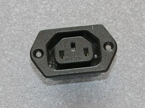 Kaltger�te-Einbaustecker, waagerecht befestigt