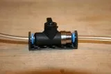 Halterung f�r Absperrhahn - 6mm Schlauch CFK